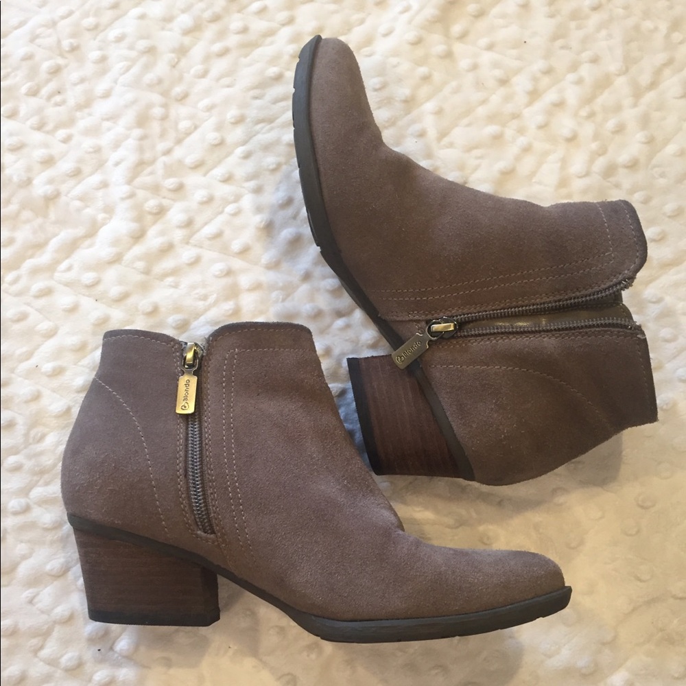 Blondo Tan Leather Ankle Boots
